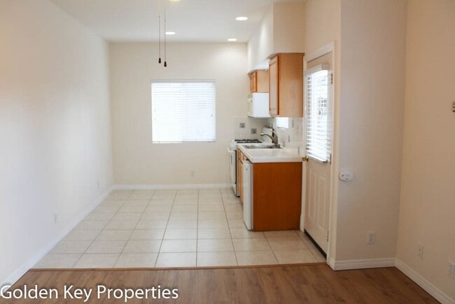 Photo - Charming detached granny flat in South Oce...