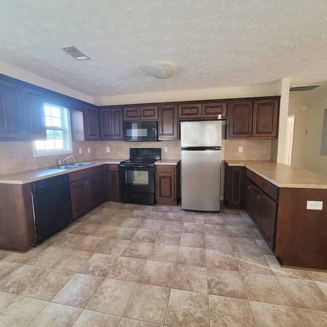 Photo - 815 Mill Pond Dr