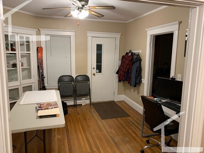 Photo - 1 bed with den in Watertown