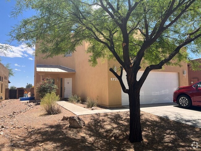 Building Photo - Large 4 bedroom home