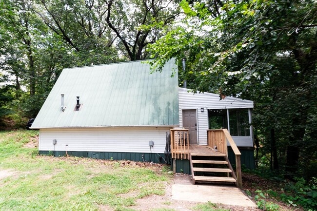 Building Photo - 40 Hickory Ln