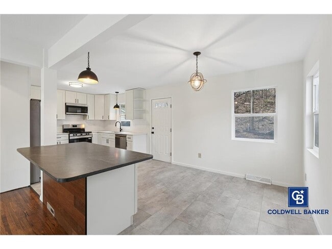 Photo - 1444 Ames Ave E