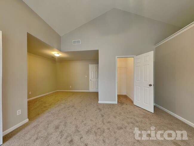 Photo - 824 Tibwin Pl SE