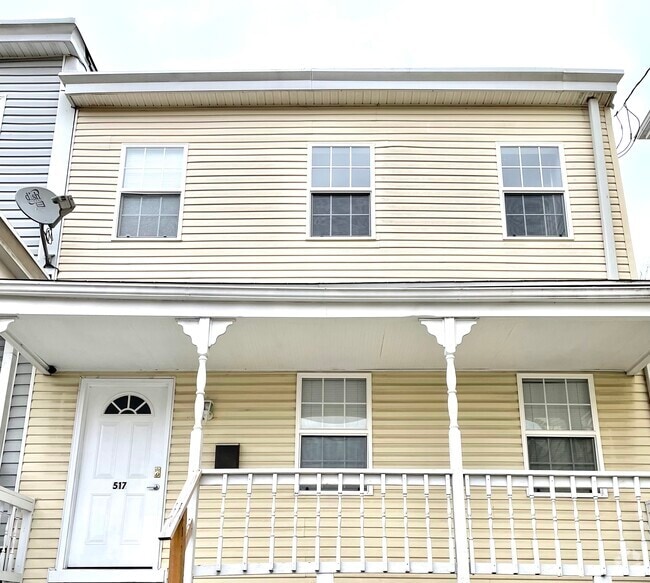 Building Photo - 517 Mosby St Rental