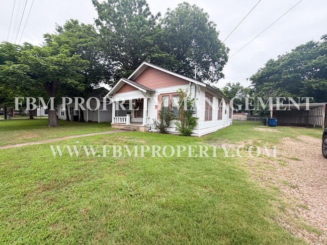 Photo - 205 W Gilmer St