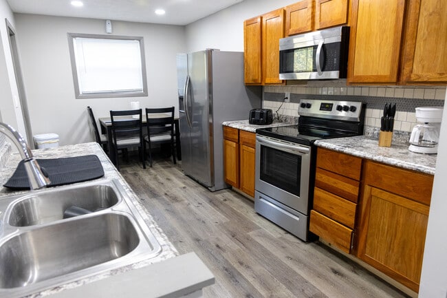 Photo - 696 Gordon Smith Blvd