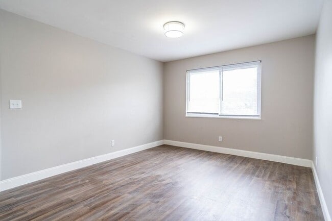 Photo - 331 Kendall Pl