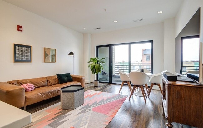 Building Photo - 1111 Orren St NE Unit 303 Rental