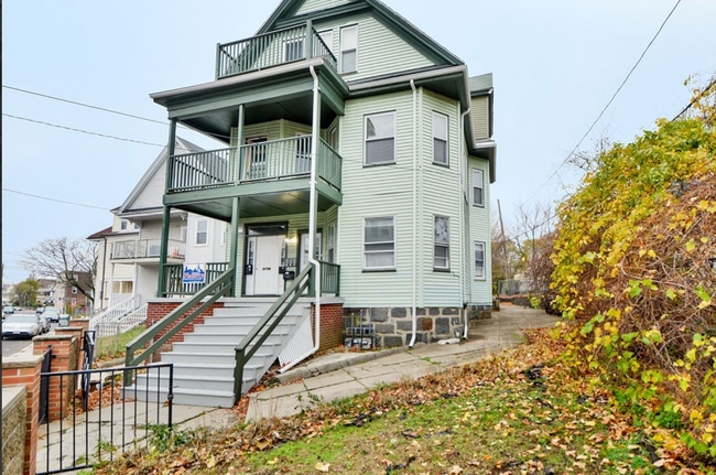 Photo - 15 Greenwood St Apartments Unit 1