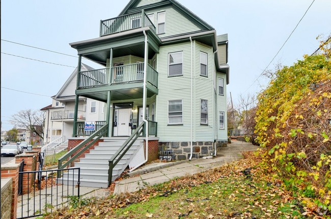Building Photo - 15 Greenwood St Unit 1 Rental