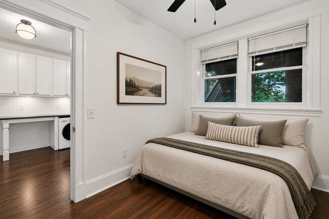 Photo - 5744-5750 Pershing Ave