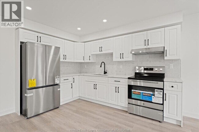 Photo - 702 Pierre Ave