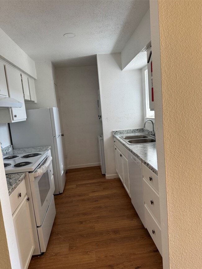 Building Photo - 12615 Brookglade Cir Unit 211