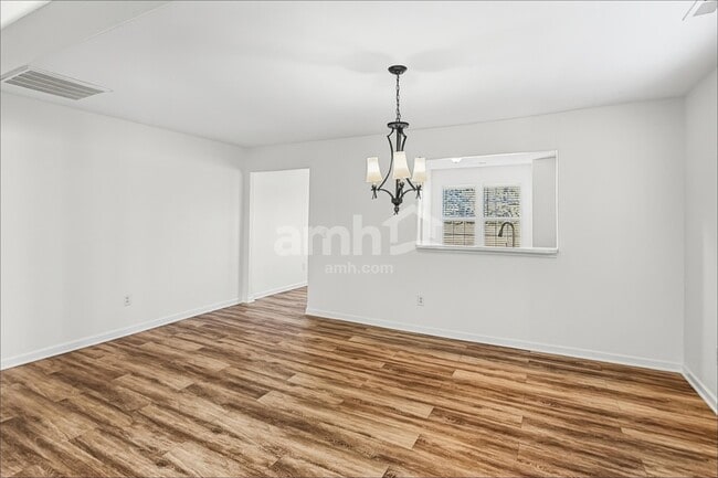 114 Elgin Ln