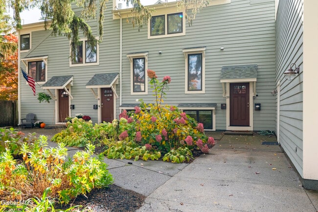 Building Photo - 28 White St Unit # 28