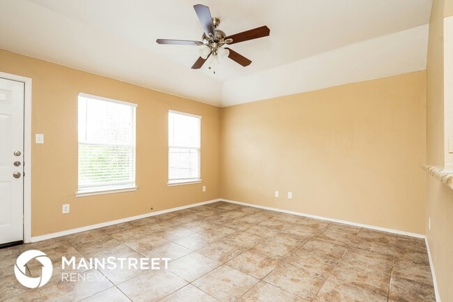 Photo - 1611 Emily Ln