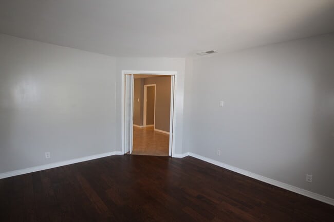 Photo - 2930 Williamsburg Dr