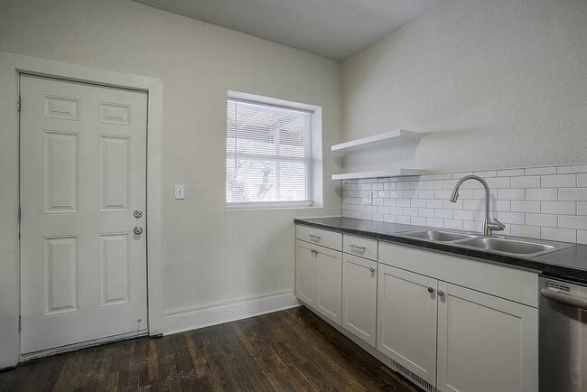 Photo - 716 Gladstone Ave Unit #1