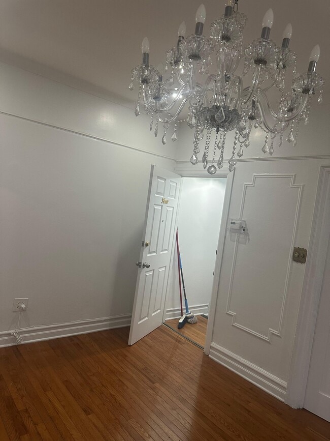 Living Room Entrace from stairs - 157 E 40th St Unit Apt 2