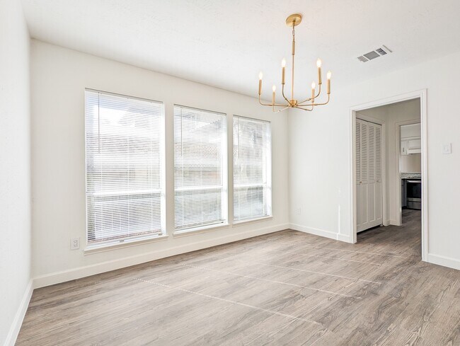 Photo - 2706 Oakmont Ln