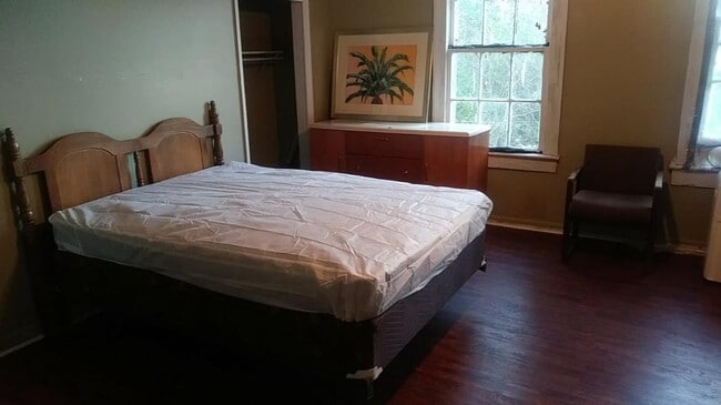 Building Photo - 160 Lamar St