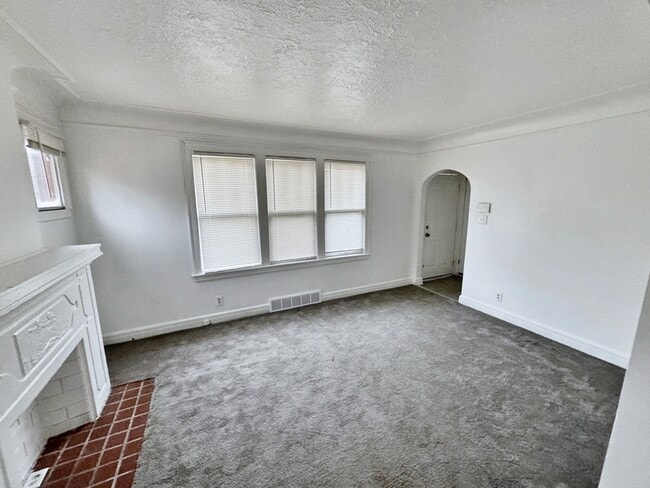 Photo - 9227 Grayton St