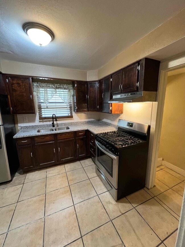 Photo - 400 Noble Ave