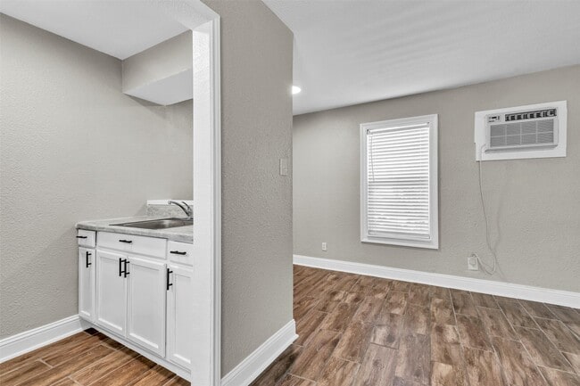 Building Photo - 1423 Hawthorne St Unit 5