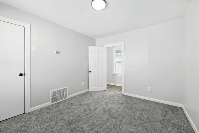 Photo - 118 Parkdale Ave