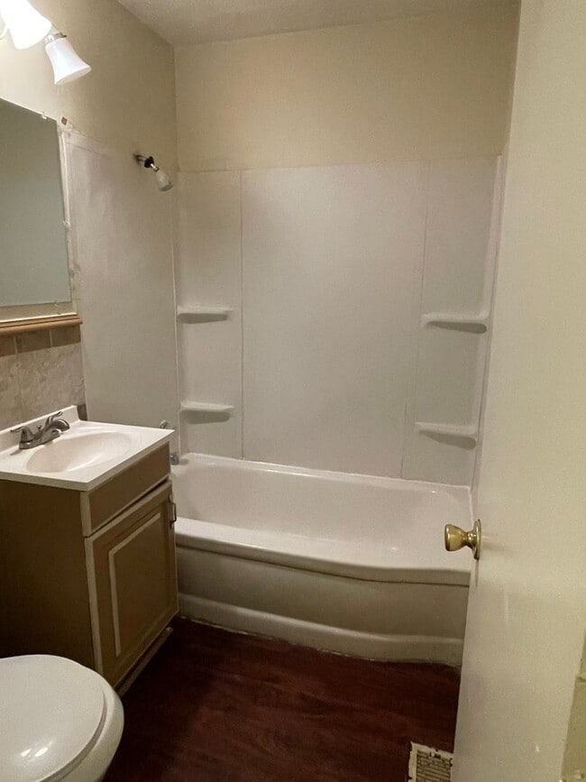 Photo - 3 Bedroom 1.5  Bath Home For Rent