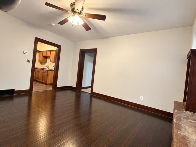667-669 Eddy Rd Unit 1