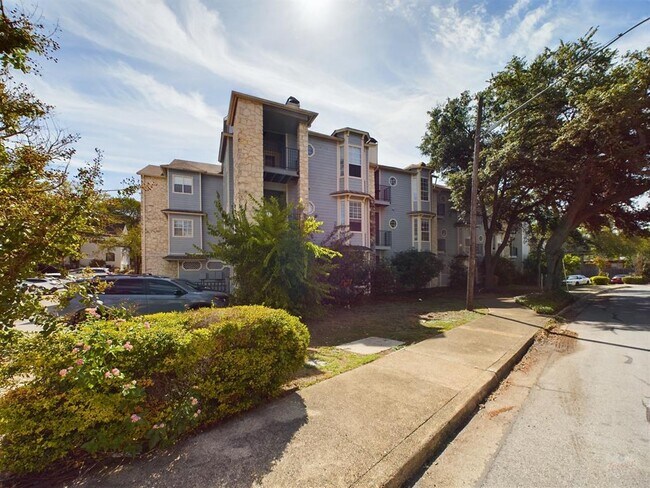 Building Photo - 3111 Tom Green St Unit 202 Rental