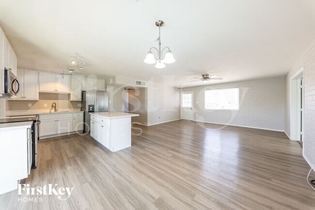 Photo - 5037 W Krall St