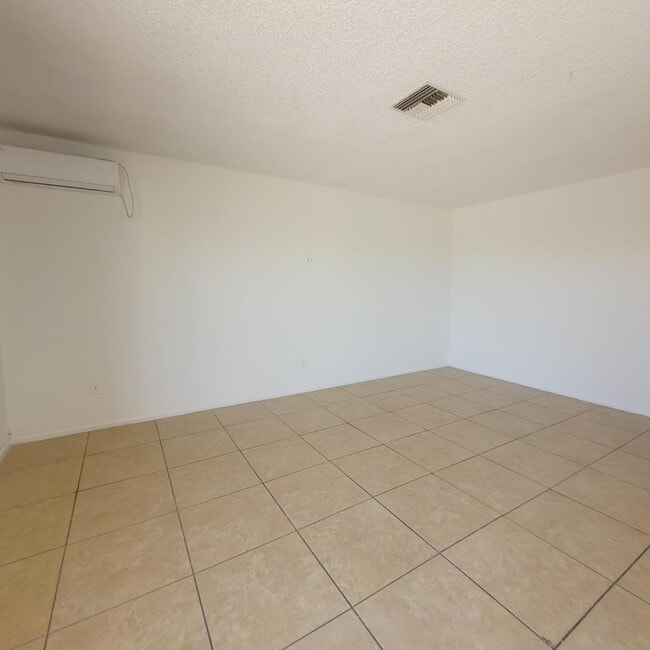 Photo - 4424 N 53rd Ln Unit Apt 4