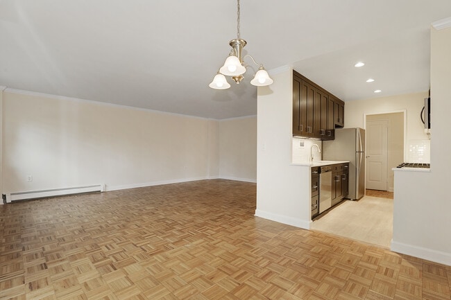 Hamilton Court Apartments
