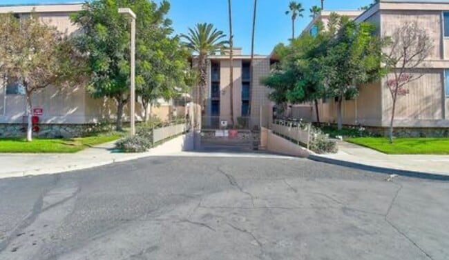 Cochera - 6979 Palm Ct Unidad J132