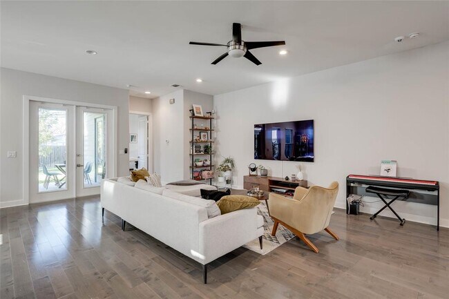 Photo - 7514 Hardy Dr