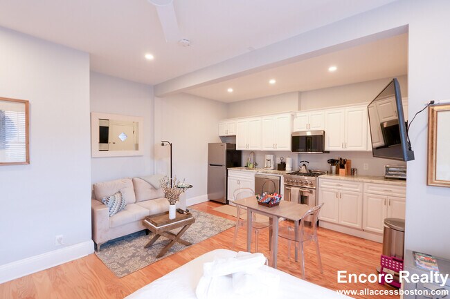 Building Photo - 185 Chestnut Hill Ave Unit 6