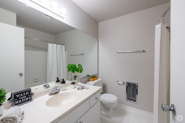 1 BR, 1 BA - The Cambridge - 720SF - Bathroom
