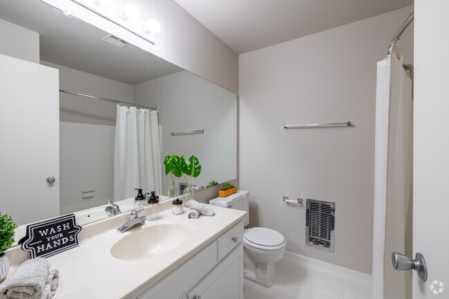 1 BR, 1 BA - The Cambridge - 720SF - Bathroom - Club One of Auburn Hills