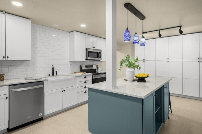 Building Photo - AN 5621 Unit B