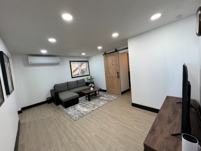 Photo - 1960 Willow Dr