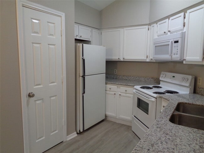 Photo - 1229 Clover Dr