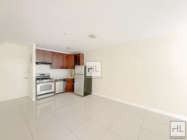 Photo - 415 Gates Ave Unit 4