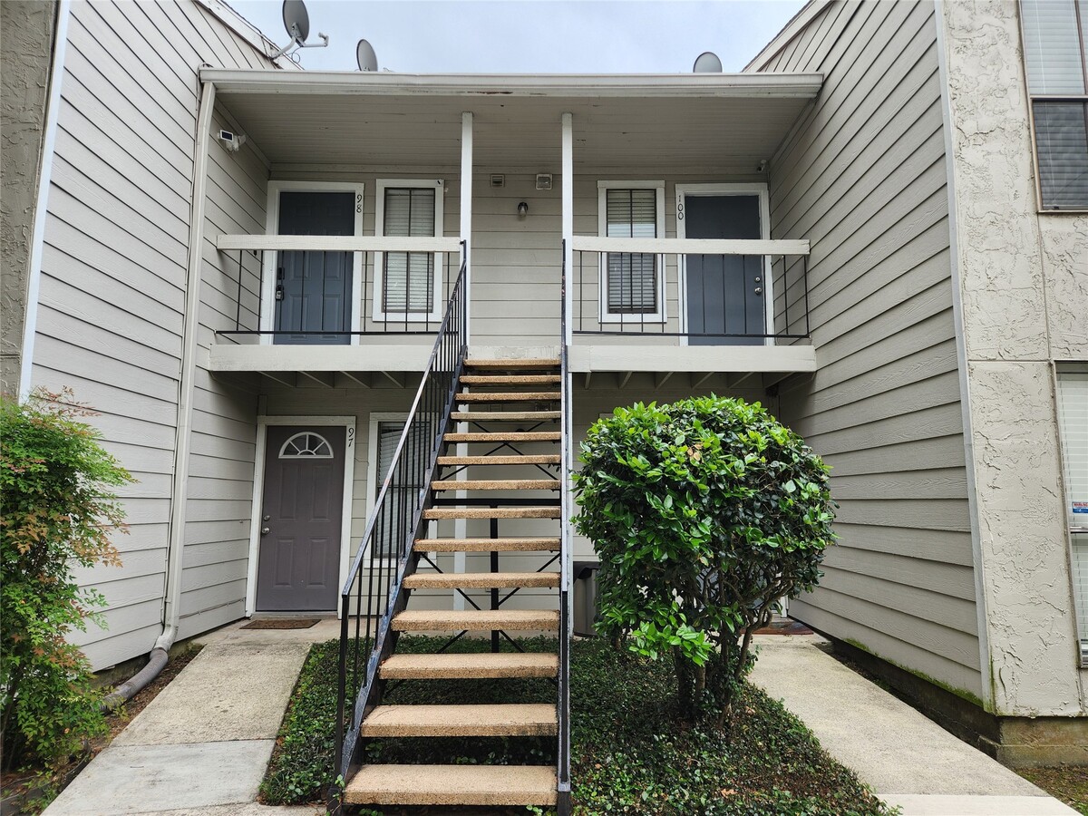 Photo - 17401 Red Oak Dr Unit 100