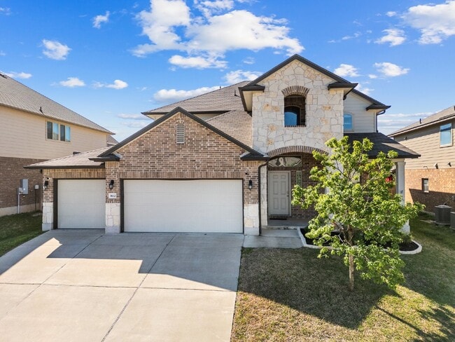Spacious 5-Bedroom Home with Granite Count... - Spacious 5-Bedroom Home with Granite Count...