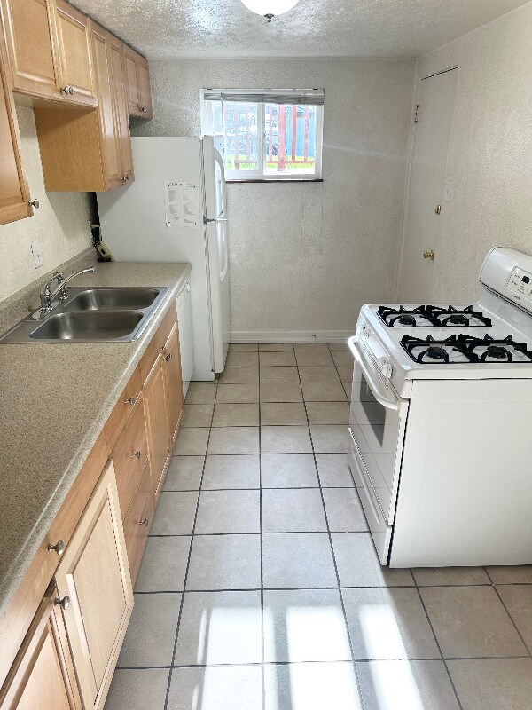 Photo - 3475 Ames St