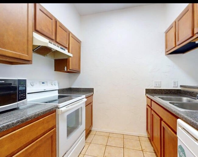 Photo - 7031 N Holiday Dr