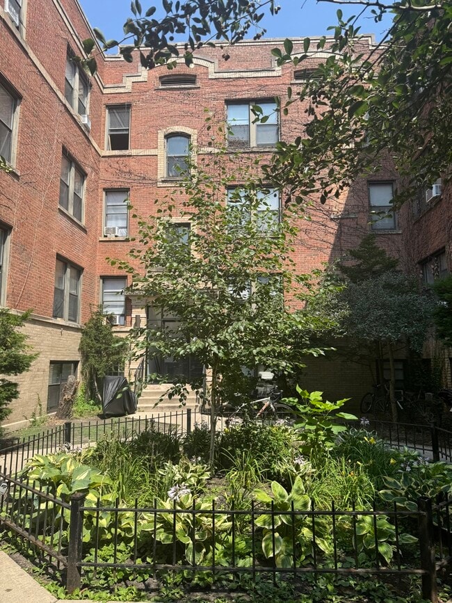 Photo - 7013 N Paulina St