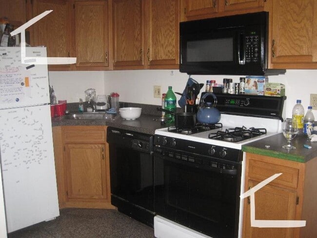 Photo - 3Br/1.5Bth, Great location. Laundry in building